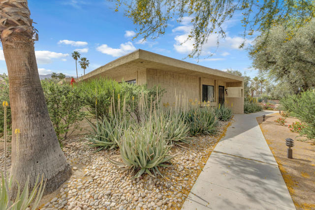 5803 Los Santos Drive #19, Palm Springs, CA 92264