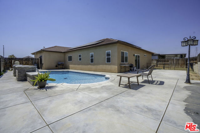 3605 Balvicar Drive, Bakersfield CA: https://media.crmls.org/mediaz/e04730a0-e92a-4d5c-b65b-0f0784aa5cc0.jpg
