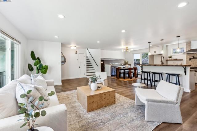 3134 Terry Ct, Castro Valley CA: https://media.crmls.org/mediaz/e0477af3-deb2-498a-94bc-8213d13fc7f6.jpg
