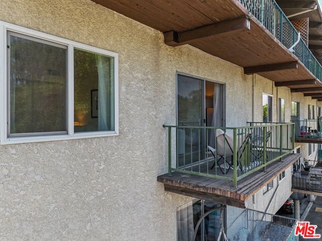 5460 White Oak Avenue, E212 photo 4