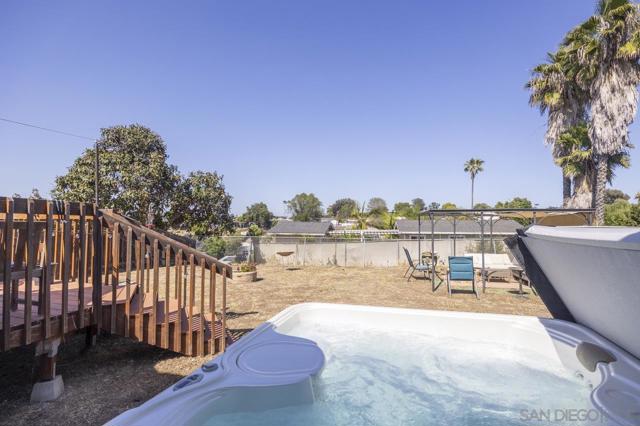 4033 Loma Alta Dr, San Diego CA: https://media.crmls.org/mediaz/e0483c97-0db2-40dd-9f04-0541a03d7128.jpg