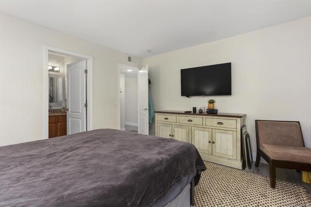 530 Calle Montecito, Oceanside CA: https://media.crmls.org/mediaz/e0488899-4ff3-4e41-9001-ec4e3b29275a.jpg