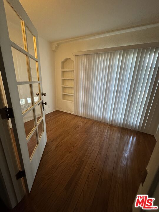 4010 W Adams Boulevard, Los Angeles CA: https://media.crmls.org/mediaz/e0491027-98d3-41a5-82ea-bdf4424e5977.jpg