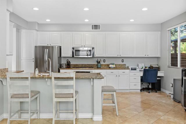 Detail Gallery Image 9 of 43 For 2419 Badger Ln, Carlsbad,  CA 92010 - 3 Beds | 2/1 Baths