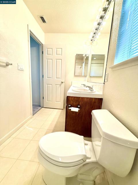 54 Village Square Pl, Pleasant Hill CA: https://media.crmls.org/mediaz/e04a28ac-068c-4083-baac-0f73f45fd577.jpg