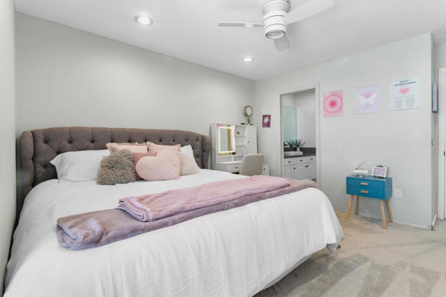 Image 32 of 68 For 72915 Deer Grass Drive