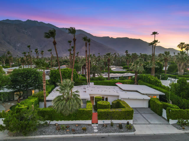 1115 Pasatiempo Road, Palm Springs CA: https://media.crmls.org/mediaz/e04b0025-0a26-406c-8e2d-5d3d7745af16.jpg