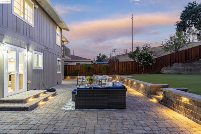 1051 Kaski Ln, Concord CA: https://media.crmls.org/mediaz/e04bd08a-17d4-4e4c-adec-0c34221d346f.jpg
