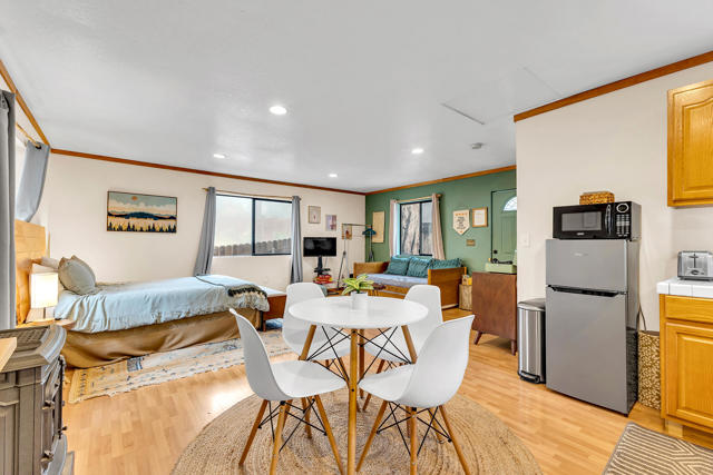 53962 Marian View Drive, Idyllwild CA: https://media.crmls.org/mediaz/e04c44e8-e3cd-4854-9f26-61019407582d.jpg
