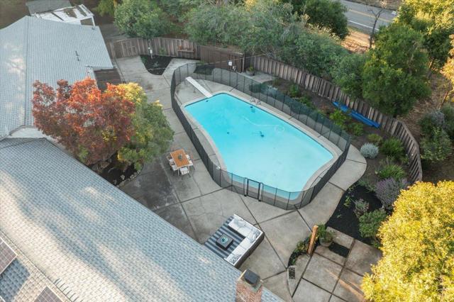 12272 Windsor Court, Los Altos Hills CA: https://media.crmls.org/mediaz/e04c4b11-3bf6-40d7-9d0b-5f6f35b31a5c.jpg