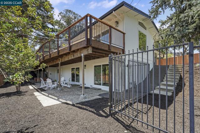 3233 Lucas Circle, Lafayette CA: https://media.crmls.org/mediaz/e04d055f-db6c-49df-8705-47a836472b0c.jpg