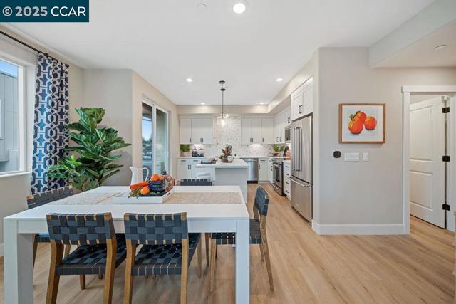 27264 Cosmo Ct, Hayward CA: https://media.crmls.org/mediaz/e04d2051-d2a0-48ca-ba82-bd67759cf675.jpg