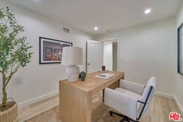 4211 W Woodland Avenue, Burbank CA: https://media.crmls.org/mediaz/e04d2528-bad5-4a50-9783-e153a95bdfa2.jpg