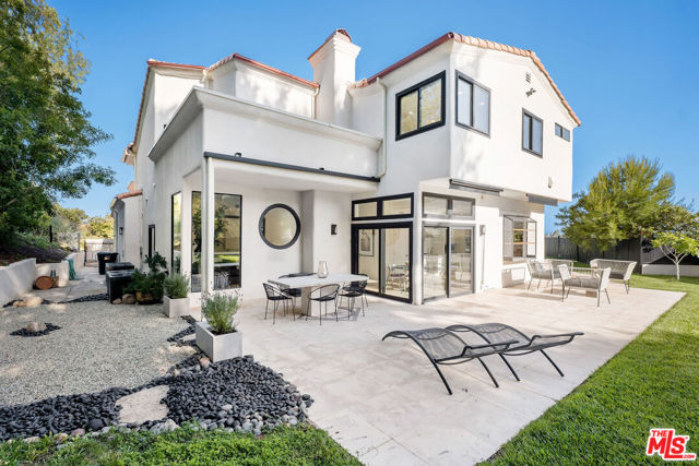 23458 W Moon Shadows Drive, Malibu CA: https://media.crmls.org/mediaz/e04d8ec4-f28c-467c-8bc8-43c48ff0cc1d.jpg