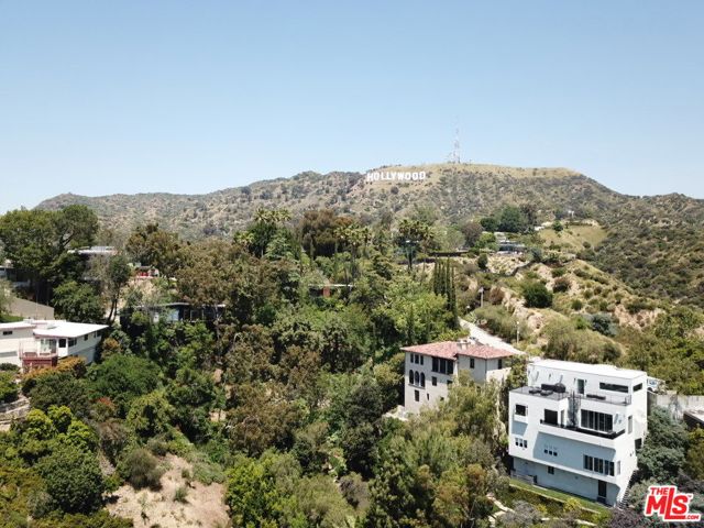 6053 Rodgerton Drive, Los Angeles CA: https://media.crmls.org/mediaz/e04e679b-eb2a-40fb-ab21-771f14e39154.jpg