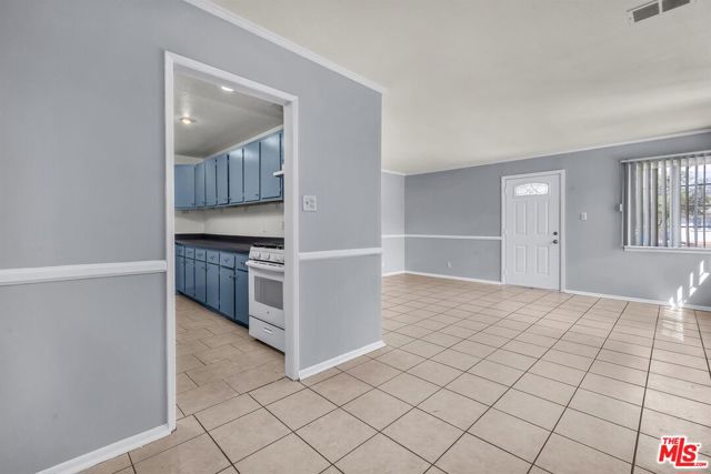 38869 Juniper Tree Road, Palmdale CA: https://media.crmls.org/mediaz/e04e911d-5584-4024-945e-59d82ed30ef5.jpg