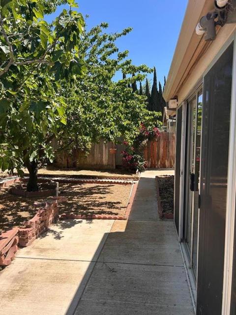754 Meadowlark Avenue, Los Banos CA: https://media.crmls.org/mediaz/e04f2fe9-1d81-49e9-8cdb-6476d32c903f.jpg