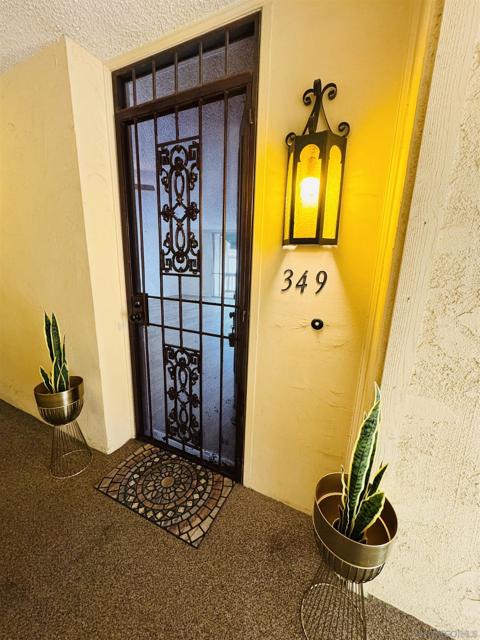 6455 La Jolla Blvd, La Jolla CA: https://media.crmls.org/mediaz/e04f3ca7-5ad4-4631-b466-c97c94457dca.jpg