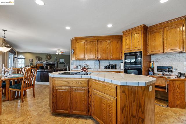 4210 Driftwood Pl, Discovery Bay CA: https://media.crmls.org/mediaz/e04fa81d-35b1-437a-8221-26f8d808a5ee.jpg