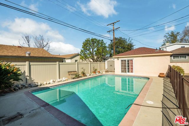 4931 Stern Avenue, Sherman Oaks CA: https://media.crmls.org/mediaz/e050170c-ab31-4dc2-baf9-a660946ffc75.jpg