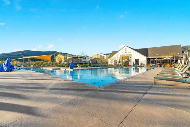 347 Sweet Pl, Fallbrook CA: https://media.crmls.org/mediaz/e0507bbe-ab40-444a-8966-1b461dd703f1.jpg