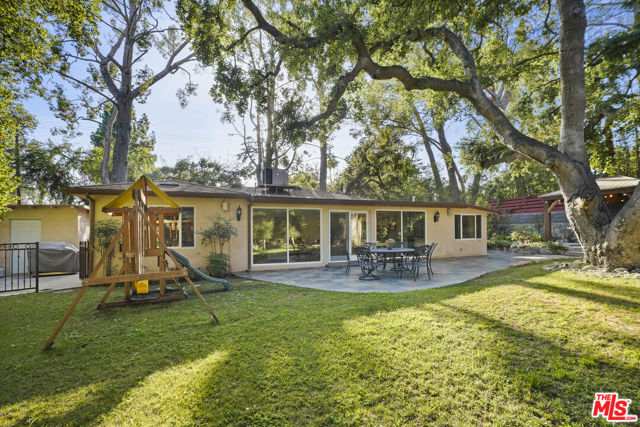 2452 N Altadena Drive, Altadena CA: https://media.crmls.org/mediaz/e050ab51-6393-4a41-bd86-9abefda1a848.jpg