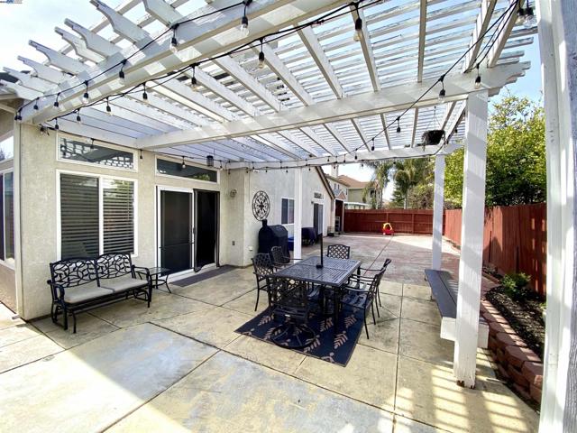 963 Grafton St, Manteca CA: https://media.crmls.org/mediaz/e050d146-e428-4e87-898b-490348e774ce.jpg