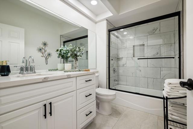 48205 Vista De Nopal, La Quinta CA: https://media.crmls.org/mediaz/e050fa11-c1c5-4e9d-9673-dffe5e589917.jpg
