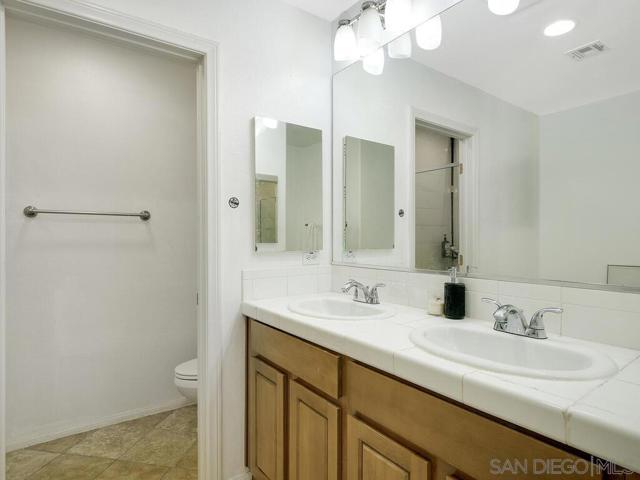 7725 El Cajon Blvd, La Mesa CA: https://media.crmls.org/mediaz/e051f19b-51d1-4278-8779-af645cc2b603.jpg
