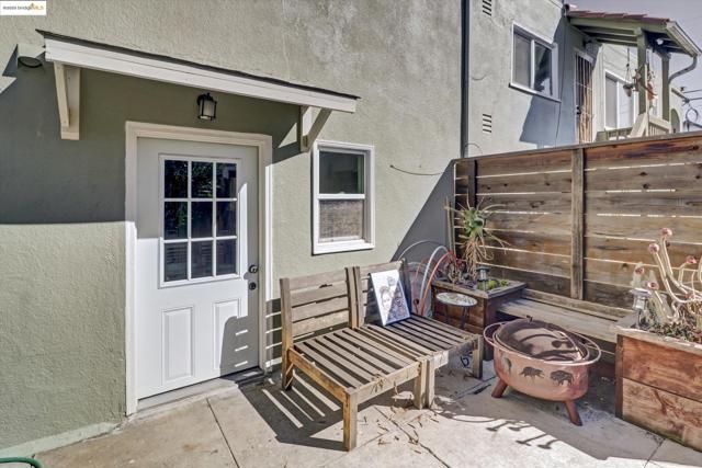 4211 Market St, Oakland CA: https://media.crmls.org/mediaz/e05233c0-fa94-44f1-8ab3-221942aeeb35.jpg