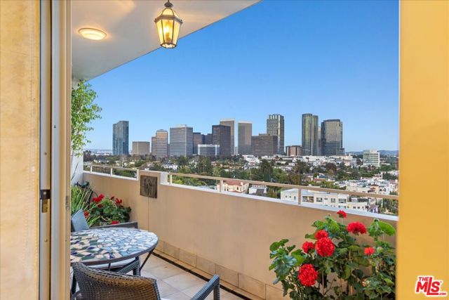 1333 S Beverly Glen Boulevard, Los Angeles CA: https://media.crmls.org/mediaz/e0525660-eaa5-4ac1-9ce6-e491be593a62.jpg