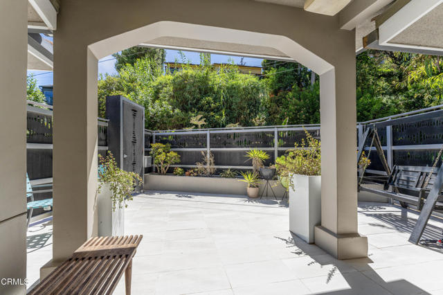 453 Frontenac Avenue, Los Angeles CA: https://media.crmls.org/mediaz/e0525b16-c511-4e66-b81e-c4353f9db5c3.jpg