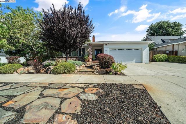 1876 Lynwood Dr, Concord CA: https://media.crmls.org/mediaz/e052d3ff-23b5-4dac-a31b-f24c12f08877.jpg
