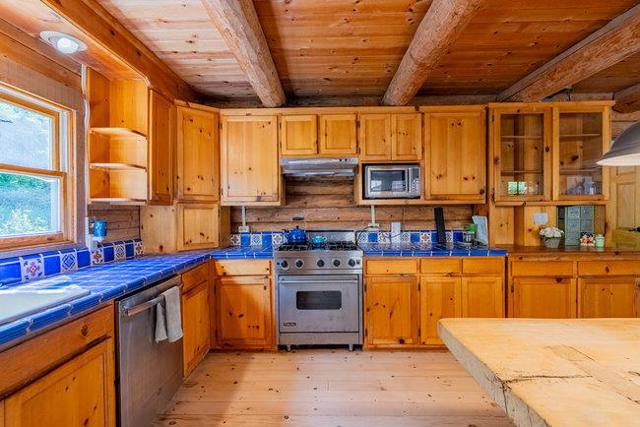 4101 San Juan Canyon Road, San Juan Bautista CA: https://media.crmls.org/mediaz/e0531814-56f4-45d7-ae5b-71e3dbbdab8a.jpg