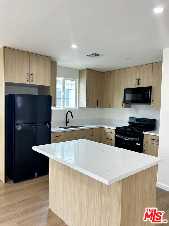4232 Sunnyslope Ave, Sherman Oaks CA: https://media.crmls.org/mediaz/e0534670-5387-43e7-aceb-28d60b187b8c.jpg