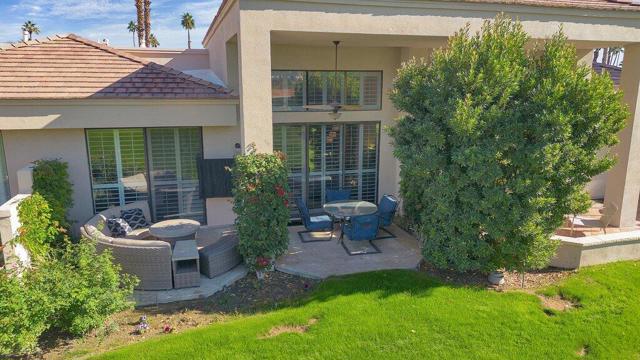 54853 Oakhill, La Quinta CA: https://media.crmls.org/mediaz/e0534f0f-af26-403c-ab13-01f5068e3a08.jpg