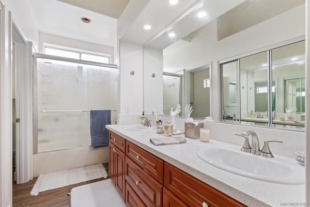 4695 Adra Way, Oceanside CA: https://media.crmls.org/mediaz/e0536b81-6b5c-4cdf-8841-3858909eab2d.jpg