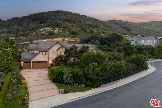 1772 Tamarack Street, Westlake Village CA: https://media.crmls.org/mediaz/e0538114-ea12-4248-b26e-2d4a4dd585ac.jpg