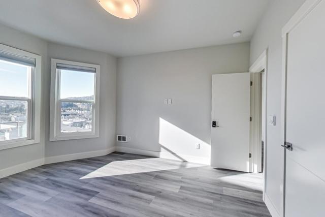 811 Oak Street, San Francisco CA: https://media.crmls.org/mediaz/e0540544-ec23-489c-ac8f-7acb033f9b1b.jpg