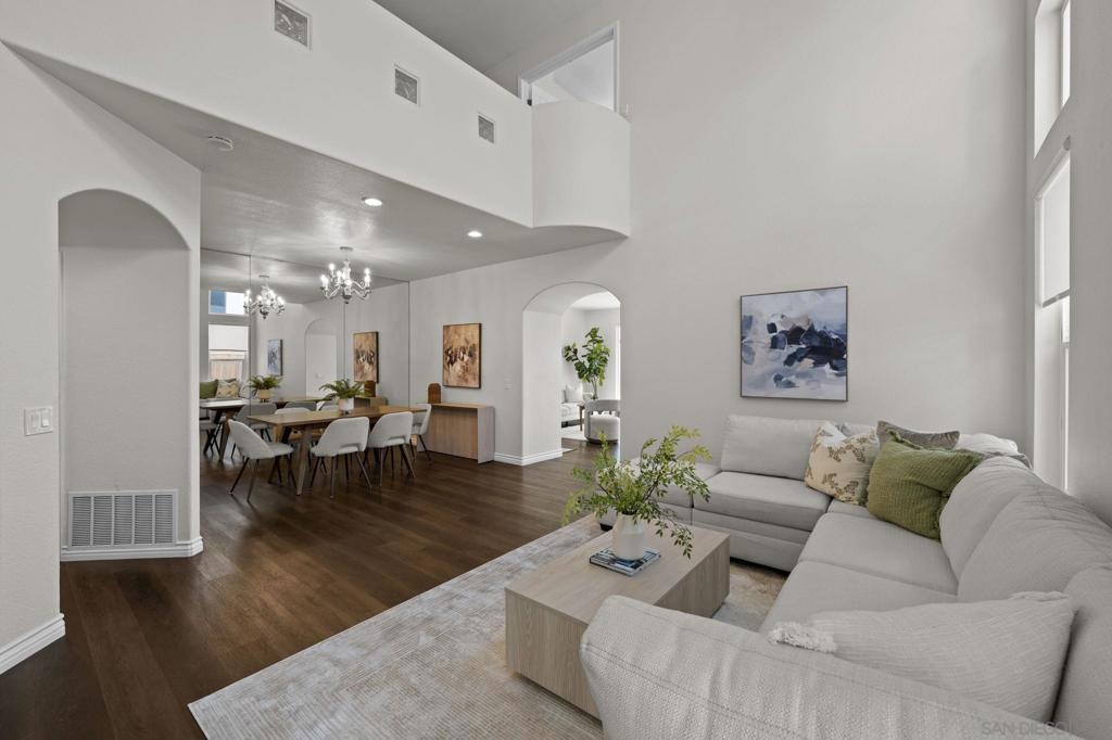 MLS #250033731SD img 2