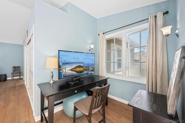 3733 La Cresta Dr, San Diego CA: https://media.crmls.org/mediaz/e0544c45-78b9-4e79-8858-7158d068f4a1.jpg