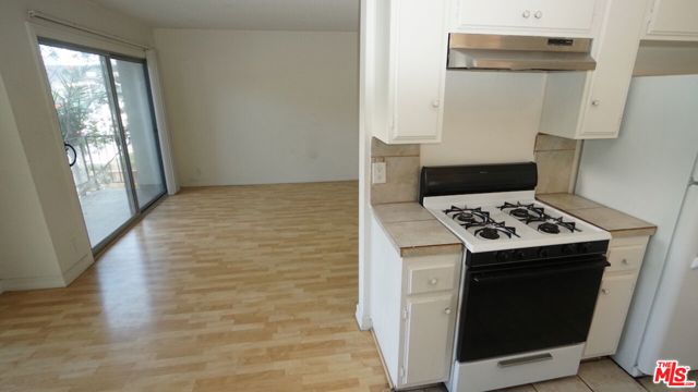 1338 14TH Street, Santa Monica CA: https://media.crmls.org/mediaz/e054935e-f2d6-4b69-99ac-2b1f60dc9d8d.jpg
