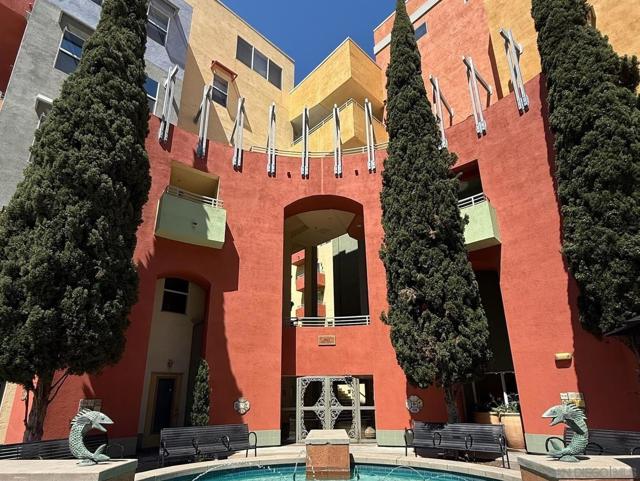 1501 India Street, San Diego CA: https://media.crmls.org/mediaz/e055389e-95ef-4685-91dc-adbf796139d7.jpg