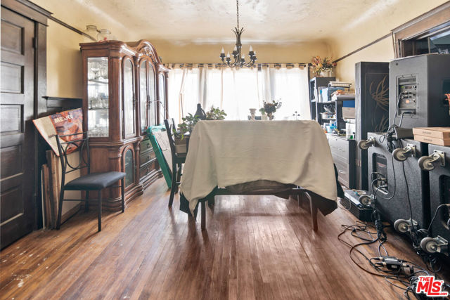 159 E 47th Street, Los Angeles CA: https://media.crmls.org/mediaz/e0554115-ada7-4956-915d-b6a51172abc9.jpg