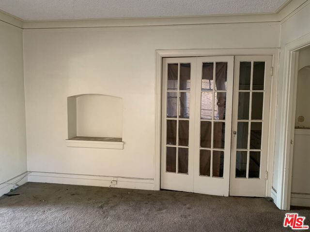 4260 S Figueroa Street, Los Angeles CA: https://media.crmls.org/mediaz/e055cf57-b5a1-4a44-9726-bb350f02e9d2.jpg