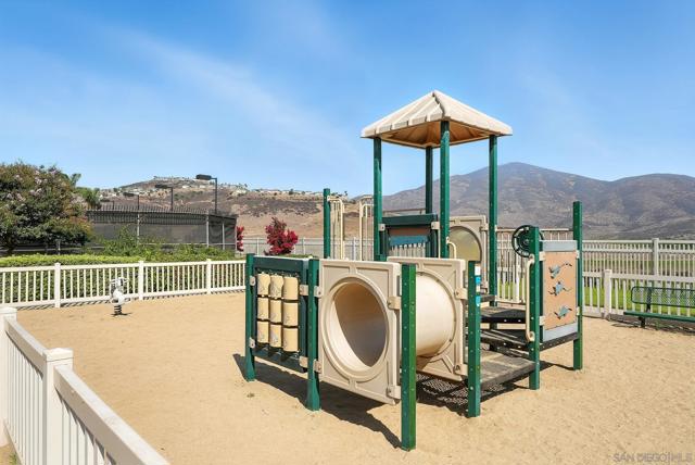 10153 Greenleaf Rd, Spring Valley CA: https://media.crmls.org/mediaz/e055ee23-b421-41c3-80ac-25245598217d.jpg