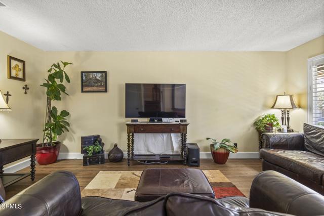 Detail Gallery Image 4 of 45 For 1832 Topaz Ave, Ventura,  CA 93004 - 2 Beds | 2/1 Baths