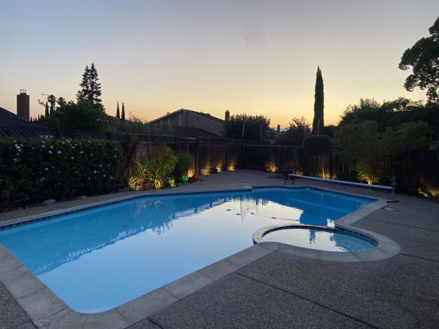 4604 Royal Forest Court, San Jose CA: https://media.crmls.org/mediaz/e0575964-90af-4d13-a481-94f08340e903.jpg