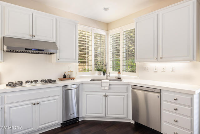 2874 Venezia Lane, Thousand Oaks CA: https://media.crmls.org/mediaz/e0582bc0-d835-45f1-9d1e-45c4dedce95a.jpg