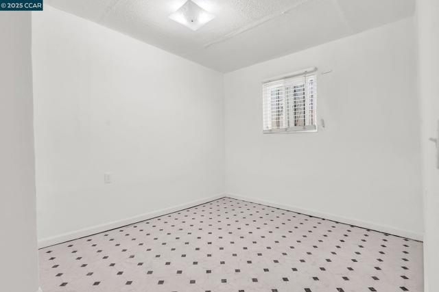 2150 35Th Ave, Oakland CA: https://media.crmls.org/mediaz/e05853b4-7bd5-4d0f-b8ce-028c77868a2a.jpg